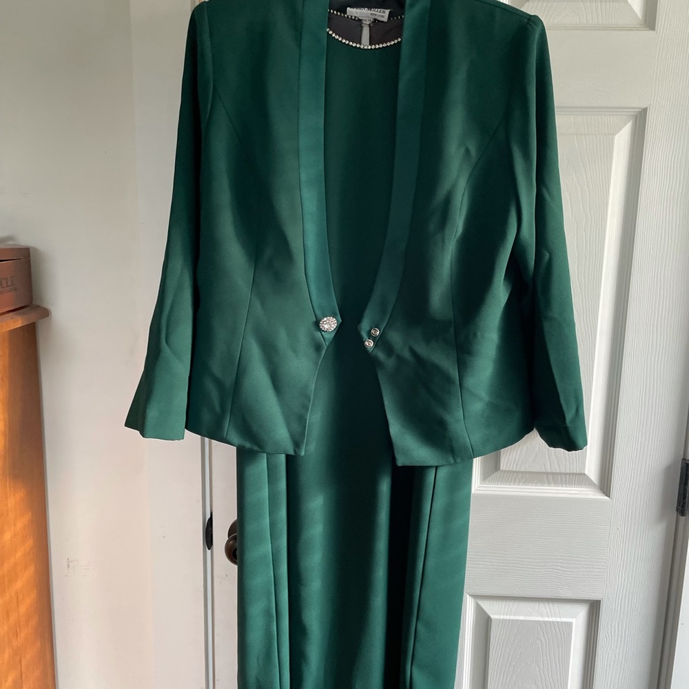 Ladies Karen Miller mother of the bride long dress, size 18, forest green